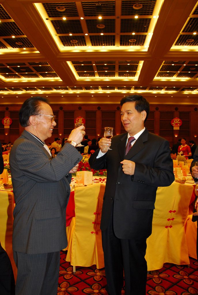 劉董事長(zhǎng)與秦光榮省長(zhǎng)