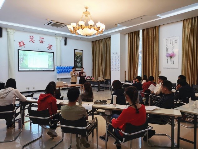 規(guī)范商務(wù)禮儀 人才培養(yǎng)集團(tuán)沙龍舉行