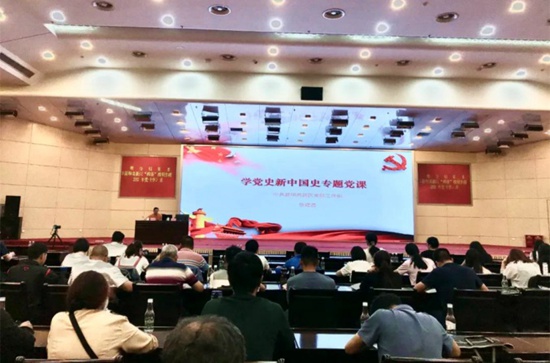 公司黨支部參加高新區(qū)"兩新"組織黨委“萬名黨員進黨?！迸嘤柊? src="/news/UploadFile/2021062202.jpg" width=550 height=413></P>
<P>　　在為期三天的培訓中，重點圍繞中共黨史、云南地方史及馬克主義思想方法和工作方法進行，課程還進行了“傳承紅色基因，弘揚奮斗精神”現(xiàn)場教學體驗活動，黨員們分批前往云南省博物館或聶耳陳列室進行參觀學習。通過形式多樣的學習模式，希望黨員深入了解黨的一百年，從而，把黨的歷史學習好，總結好，把黨的成功經驗傳承好，發(fā)揚好，知黨史、感黨恩、跟黨走，進一步增強“四個意識”，堅定“四個自信”，做到“兩個維護”，以優(yōu)越的成績?yōu)榻h100周年獻禮。</P>
<P align=center><IMG border=0 alt=