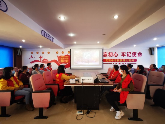 對(duì)話自然　對(duì)話英雄　不忘初心　革新破浪